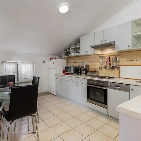Apartament In With Wifi Opric